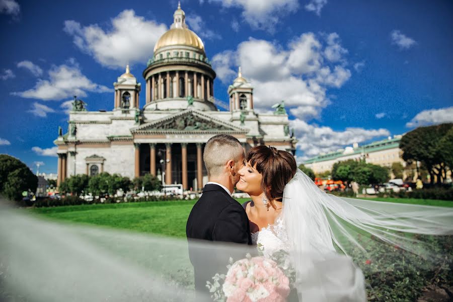 Fotógrafo de casamento Olga Shiyanova (oliachernika). Foto de 9 de outubro 2018