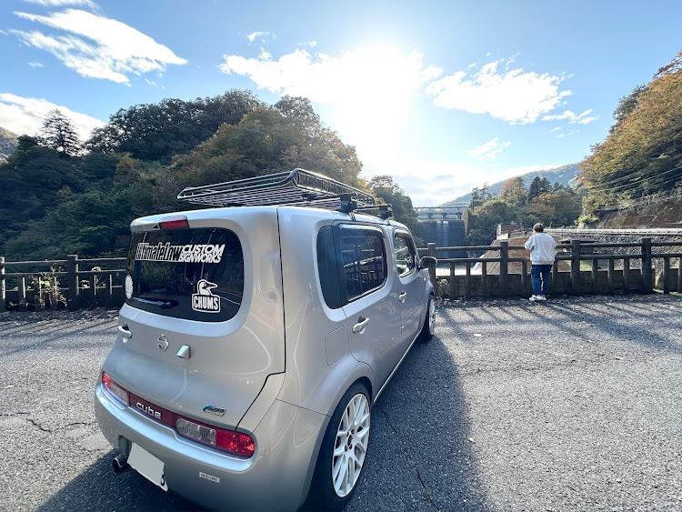 キューブの紅葉・奥多摩・小河内ダム・ドライブに関するカスタム事例の投稿画像1枚目