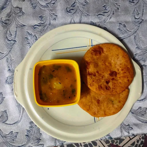 Aloo Kachori [6 Pieces] With Aloo Sabzi & Raita