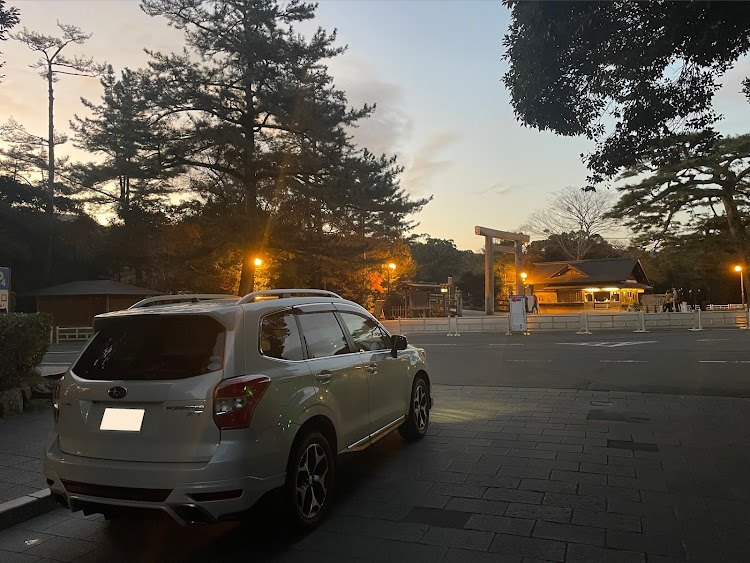 フォレスター 2.0XT EyeSightの今年もあとわずか・旅行中・愛車のお尻はこんな感じに関するカスタム事例の投稿画像1枚目