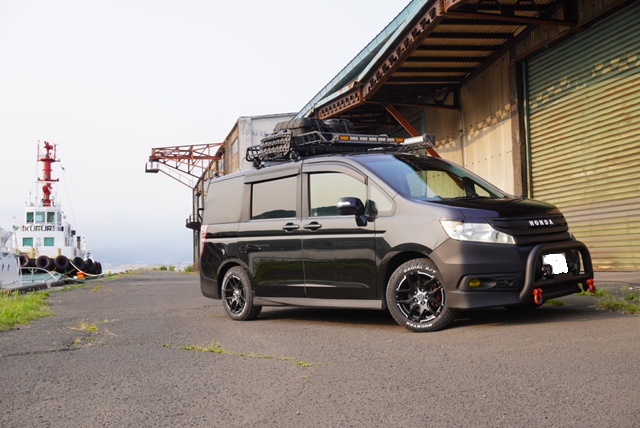 ステップワゴンのホイール交換・ちょいアゲ・橋と愛車・アップスタイルミニバン・スッキリ晴れないかなに関するカスタム事例の投稿画像3枚目