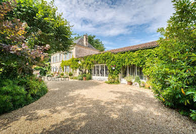 House with pool and terrace 8