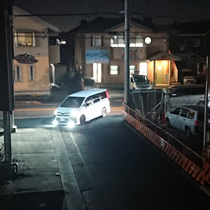 ヴォクシー ZRR80W