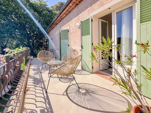 Maison avec piscine et jardin 4