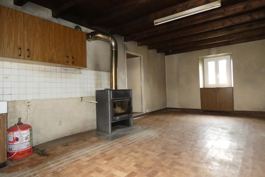 Vente maison 1 pièce 46 m² à Saint-Beauzire (43100), 45 000 €