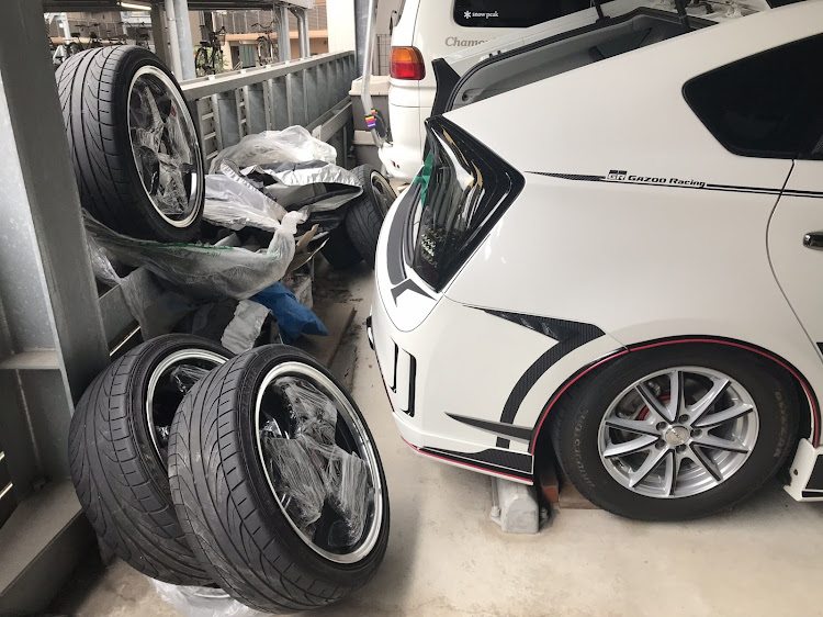 プリウス G'sのタイヤ交換・A.C.F・オールジャンルミーティング・ホイール交換に関するカスタム事例の投稿画像2枚目