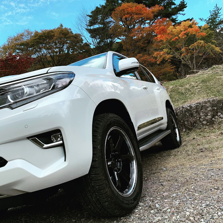 ランドクルーザープラドの紅葉と愛車・秋ですね・写活・TE37 ultra LARGE TOURER・VOLKRACINGに関するカスタム事例の投稿画像9枚目