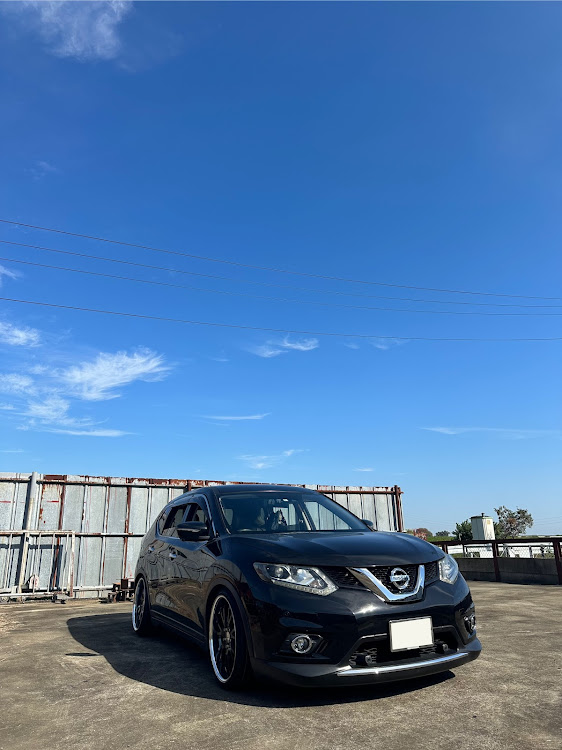 エクストレイルのホイールチェンジ・9.5j、10.5j・workグノーシス・車高調整・シャコタンSUVに関するカスタム事例の投稿画像4枚目
