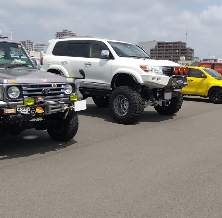 ランドクルーザーの群馬パーツショー・レッツゴー4wd・ランクル200・URJ202W・ARB ルーフラックに関するカスタム事例の投稿画像2枚目
