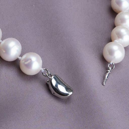 Title 4, Temperament Classic Mother Chain with Freshwate...