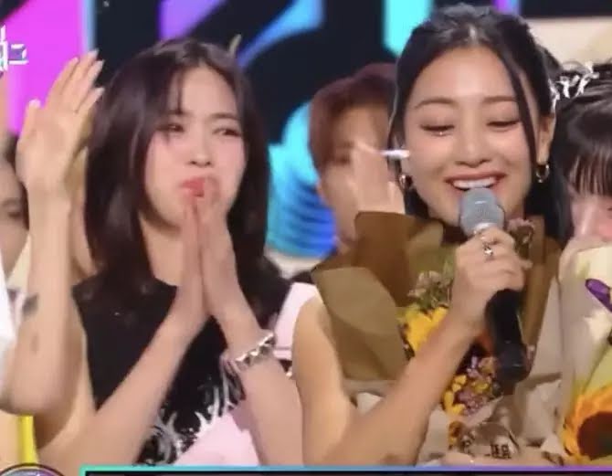 Watching-the-video-of-Jihyo-getting-1st-place-Ryujin-is-so-cute-3