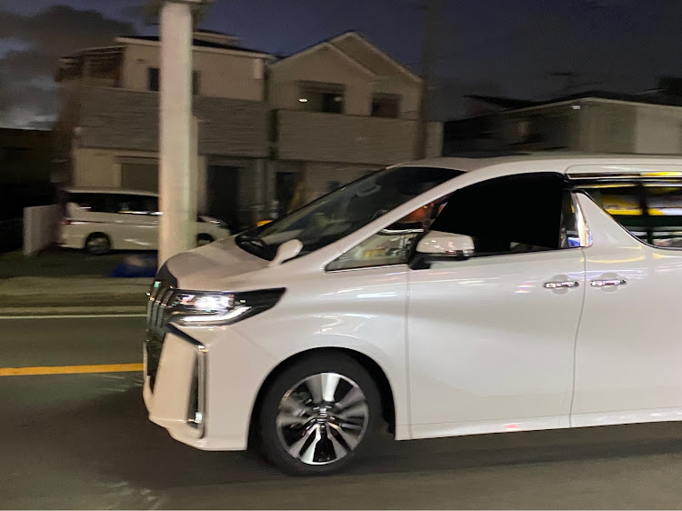 アルファードのお客様のお車・ありがとうございました。・またよろしくお願い致します。・年末・激写に関するカスタム事例の投稿画像4枚目