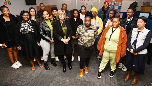 Cape Town alderman Theresa Uys is flanked by the 16 young people participating in the 12-month learnership programme.