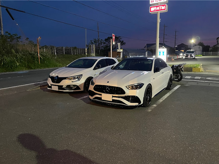 CクラスのCTの皆様いつもいいね👍コメント頂き感謝致します🙇・会社の駐車場のツツジ🌺・#W206・#愛車紹介#AMGC43・会社の方と鰻屋さんに関するカスタム事例の投稿画像9枚目