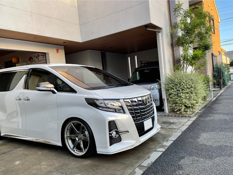 アルファードの早朝洗車✨・早朝洗車至福の時間・work zeast st1に関するカスタム事例の投稿画像1枚目