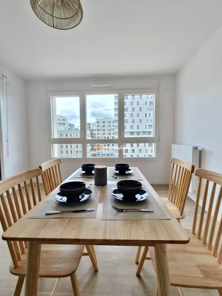 Location meublée appartement 4 pièces 81 m² à Asnieres-sur-seine (92600), 2 350 €