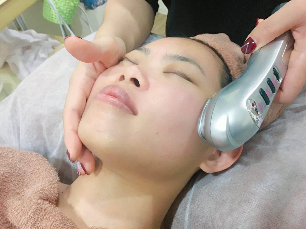 基隆厲害粉刺做臉美容保養美甲凝膠光療精緻霧眉美睫接睫毛三女美學生活館 