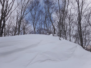 手前の雪庇