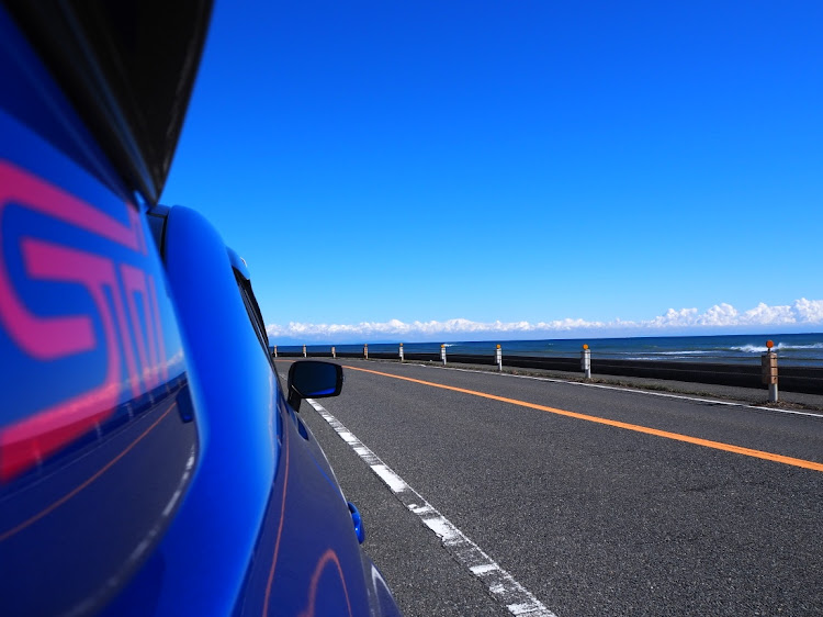 WRX STIの蛍光イエロー・WRX・オン会・旅客機とコラボ・静岡県に関するカスタム事例の投稿画像2枚目