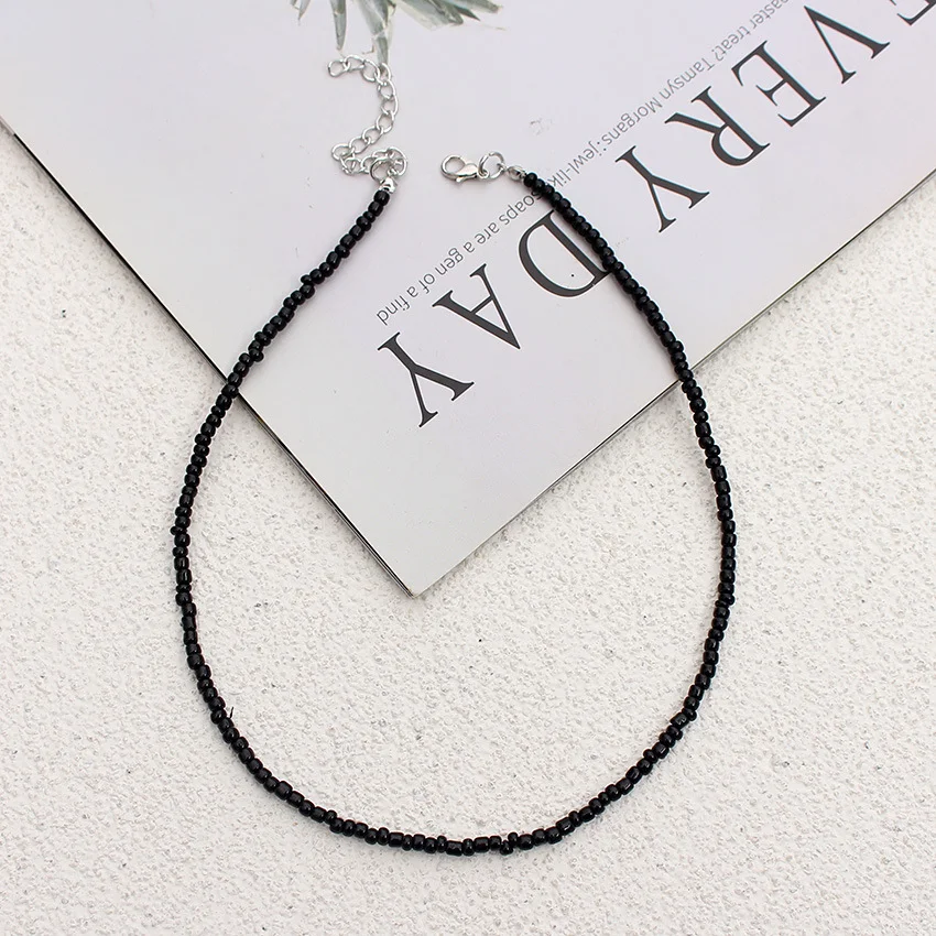 Vintage handgemaakte ketting, kleurrijke Bohemian clavicula ketting met kleine rijstvormige kralen. De perfecte accessoire.