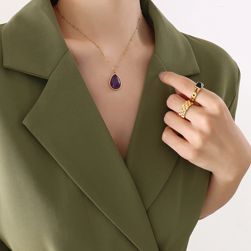 Colar com pingente ovalado gota de pedra natural bruta personalizado – corrente de clavícula elegante e única.