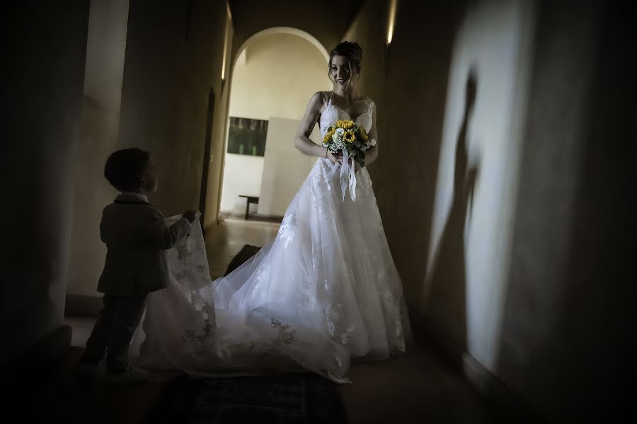 Fotografo di matrimoni Emanuele Vignaroli (vignaroli). Foto del 25 febbraio 2020