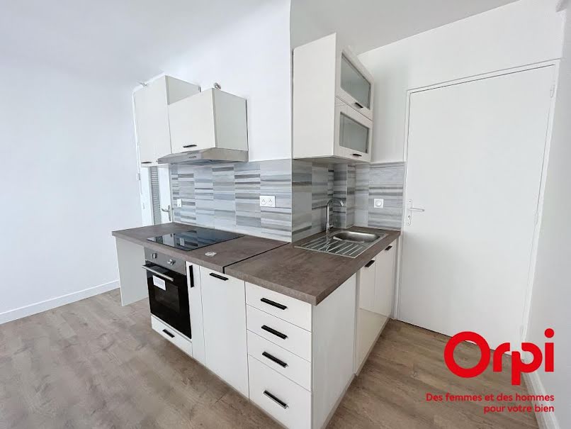 Location  appartement 1 pièce 40 m² à La Ferté-Bernard (72400), 480 €