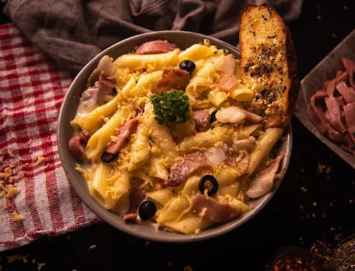 Oh So Cheesy Bacon And Ham Alfredo Pasta