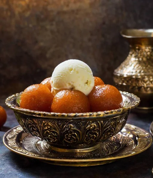 Angoori Gulab Jamun With Vanilla Ice Cream