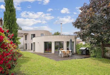 Maison avec piscine et terrasse 11