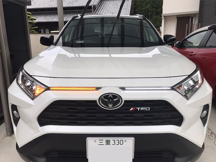 RAV4のDIY・デイライト取付・グリル上デイライト・シーケンシャルウインカーに関するカスタム事例の投稿画像10枚目