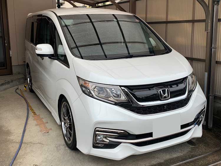 ステップワゴンの洗車前。。。に関するカスタム事例の投稿画像1枚目