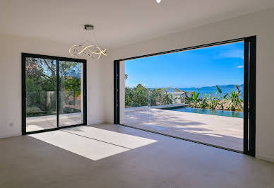 Villa avec piscine en bord de mer 14