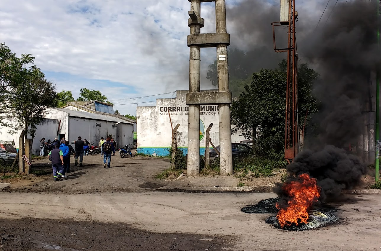 El humo presente marcaba el punto de conflicto que se desató la noche anterior