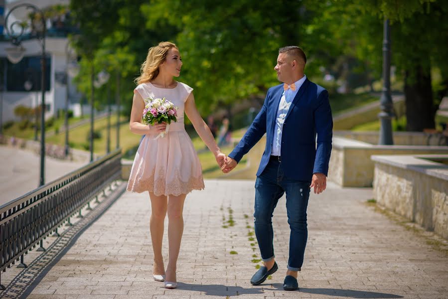 Fotografo di matrimoni Costel Scurtu (costel1973). Foto del 9 aprile 2019