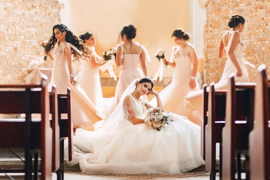 Fotografo di matrimoni Darina Zapesochnaya (zapesochnayad). Foto del 7 ottobre 2019