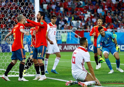 Knotsgekke ommekeer in groep B: Marokko stunt ei zo na tegen WK-favoriet Spanje, dat in enkele minuten tijd toch groepswinnaar wordt