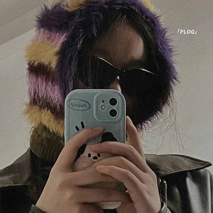 Sombrero de rayas de pelusa larga con protección para los oídos integrada de mohair tejido arcoíris
