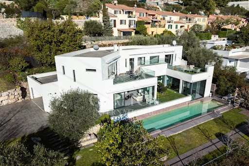 Villa with pool 2