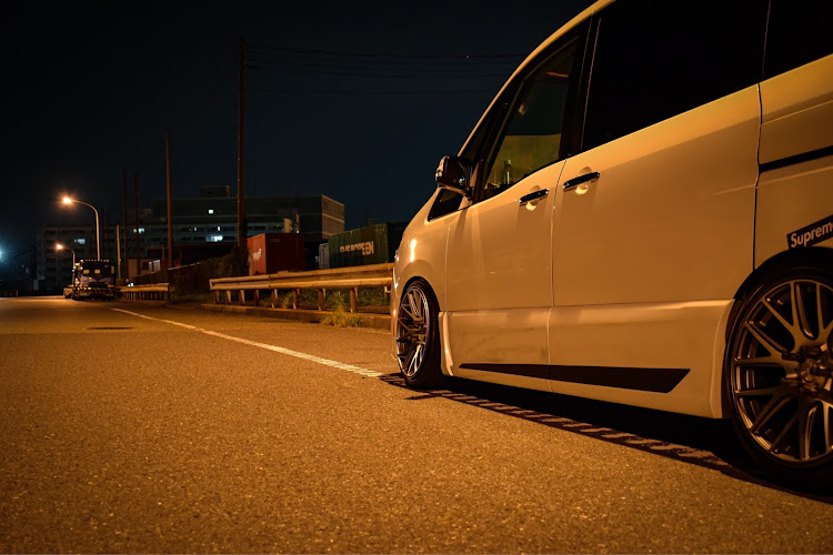 セレナのHERESY CREW・VANKulture・仮想USDM・夜ドライブ・埠頭に関するカスタム事例の投稿画像3枚目