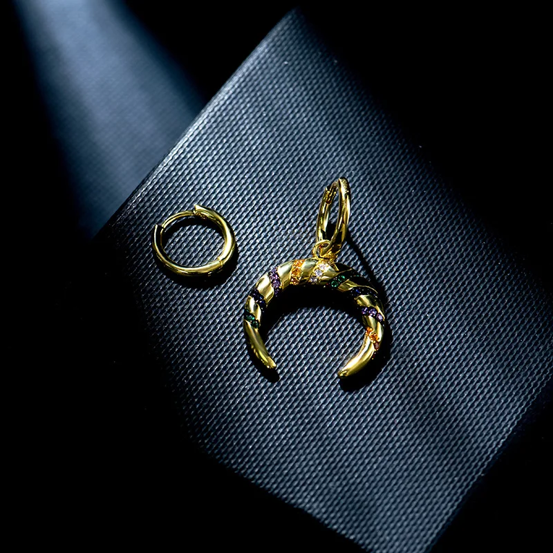Title 3, Gouden halve maan oorbellen, hemelse elegantie....