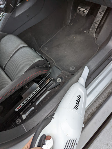 ゴルフ ハッチバック のゴルフr32 ゴルフ5 掃除機かけました マキタ 汚い車だな に関するカスタム メンテナンスの投稿画像 車 のカスタム情報はcartune