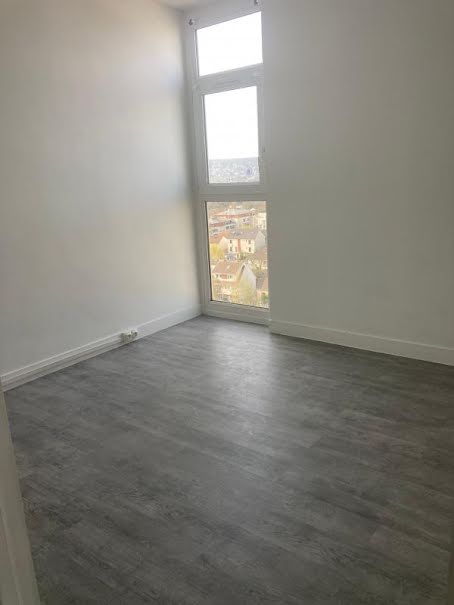 Location  appartement 4 pièces 76 m² à Massy (91300), 1 430 €