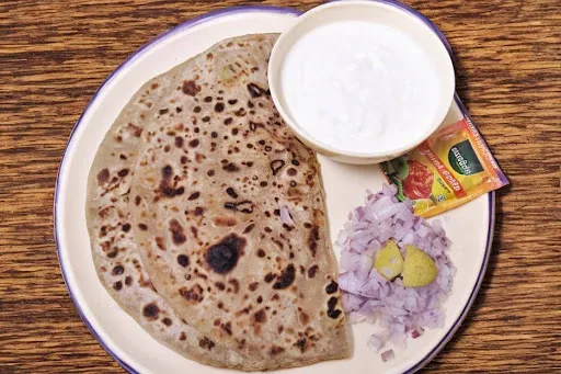 Paneer Paratha With Curd