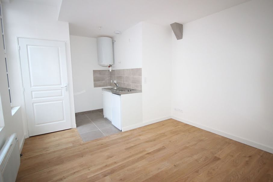 Location  appartement 1 pièce 16.76 m² à Troyes (10000), 334 €