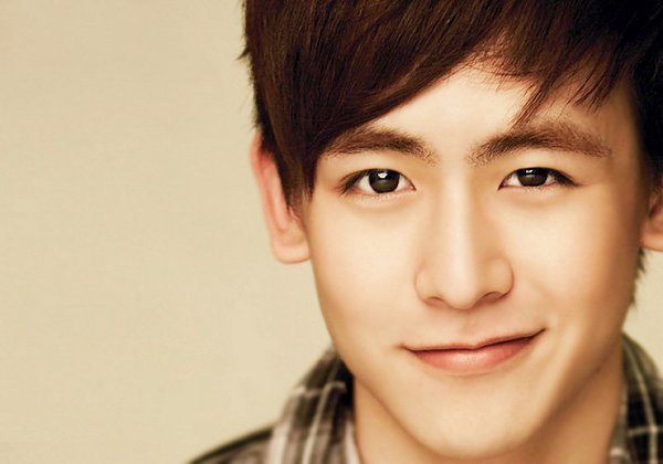 Nichkhun2