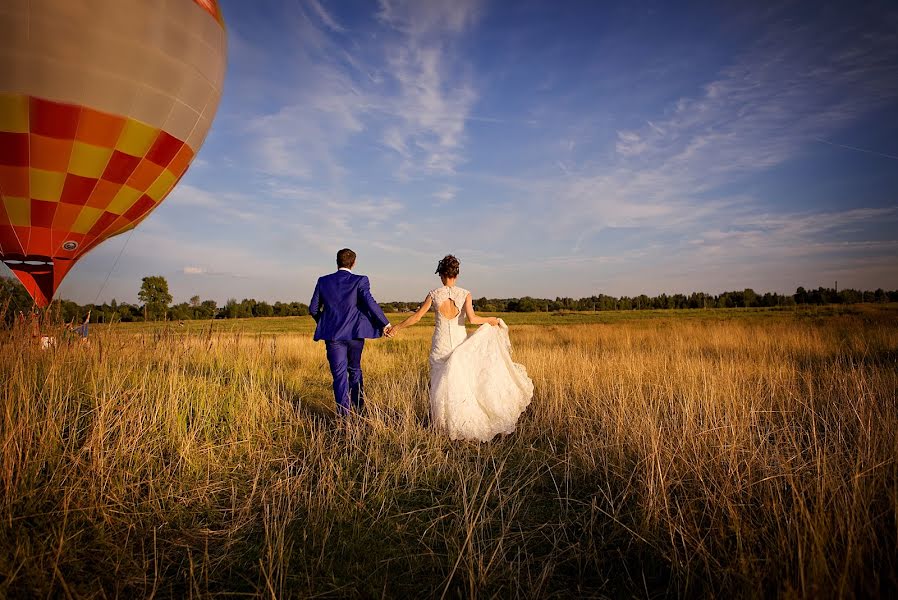 Fotógrafo de casamento Olesya Kareva (olisa911). Foto de 2 de julho 2016