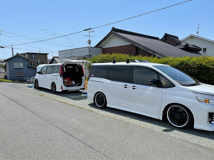 ヴォクシーのヴォクシー80・スモークメッキピラーカバー・GW・志賀島ドライブ・乃木坂46に関するカスタム事例の投稿画像1枚目