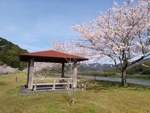 あずま屋1 入田堤防