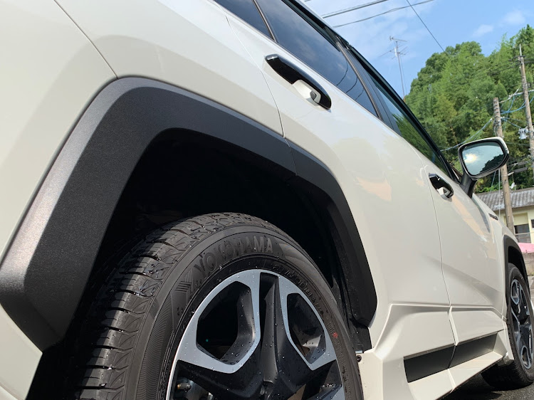 RAV4のRAV4HYBRID・梅雨明け・洗車に関するカスタム事例の投稿画像3枚目